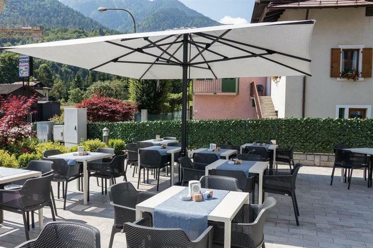 Hotel Milano Tione di Trento Exterior photo