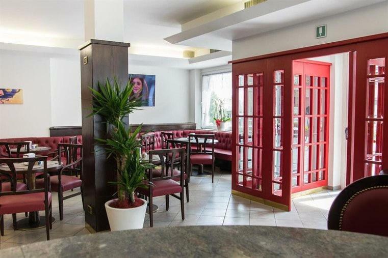 Hotel Milano Tione di Trento Exterior photo