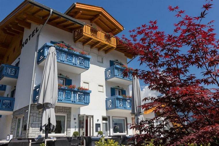 Hotel Milano Tione di Trento Exterior photo